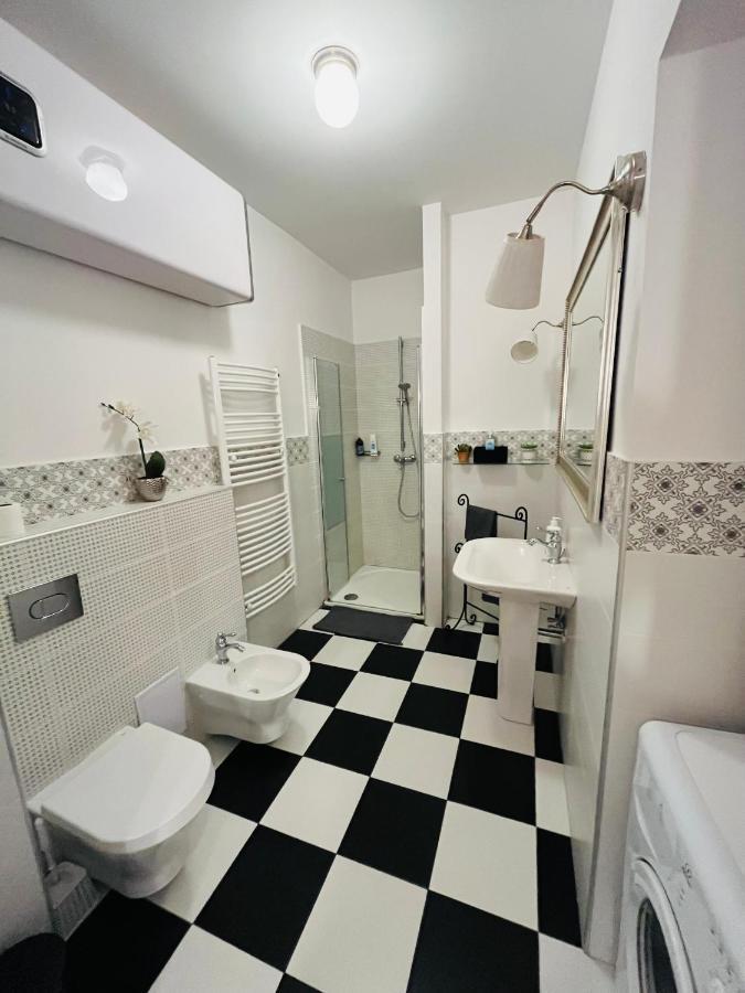 Academy Home - Elegant Place Next To The Parliament Βουδαπέστη Εξωτερικό φωτογραφία